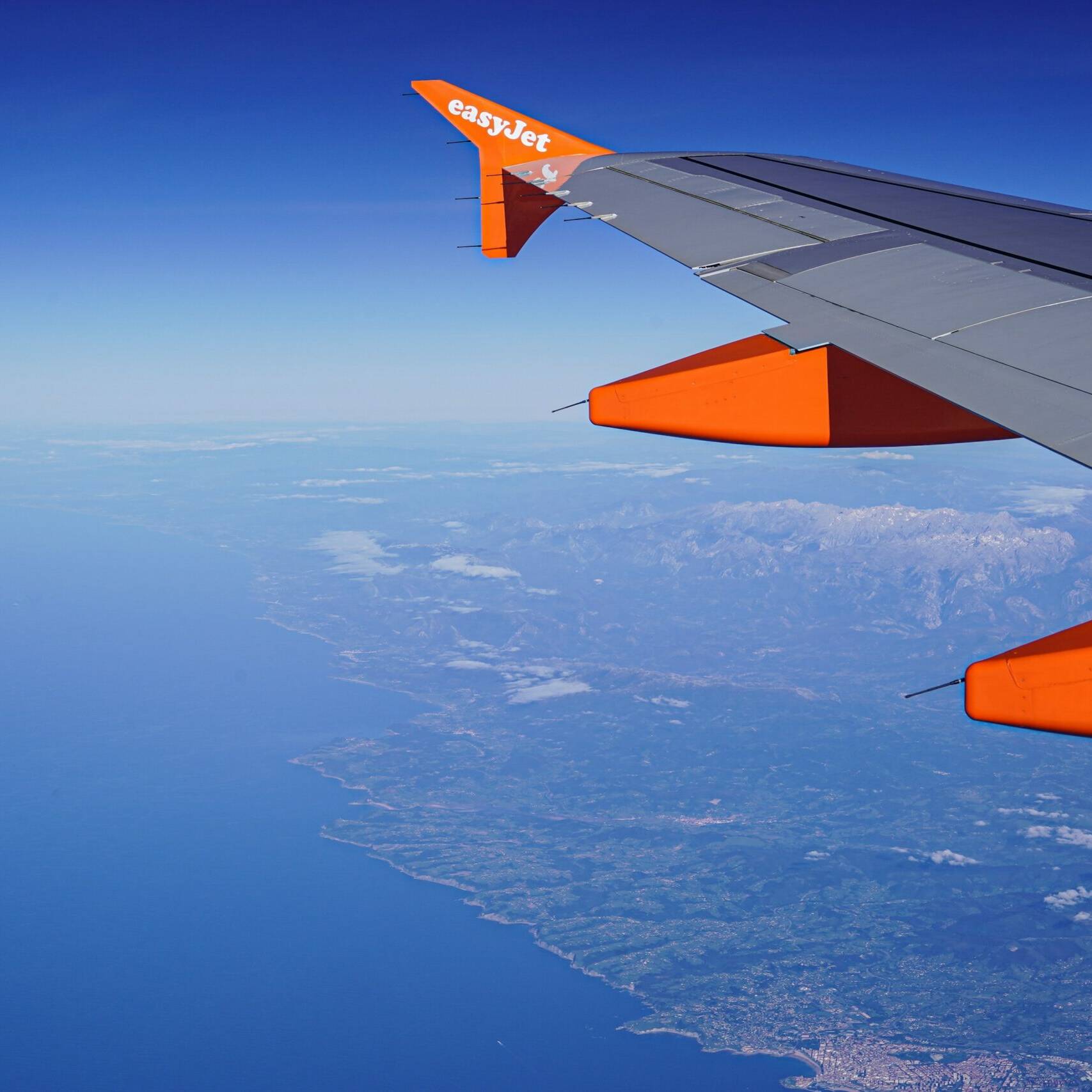 low cost airlines - easy jet in the sky