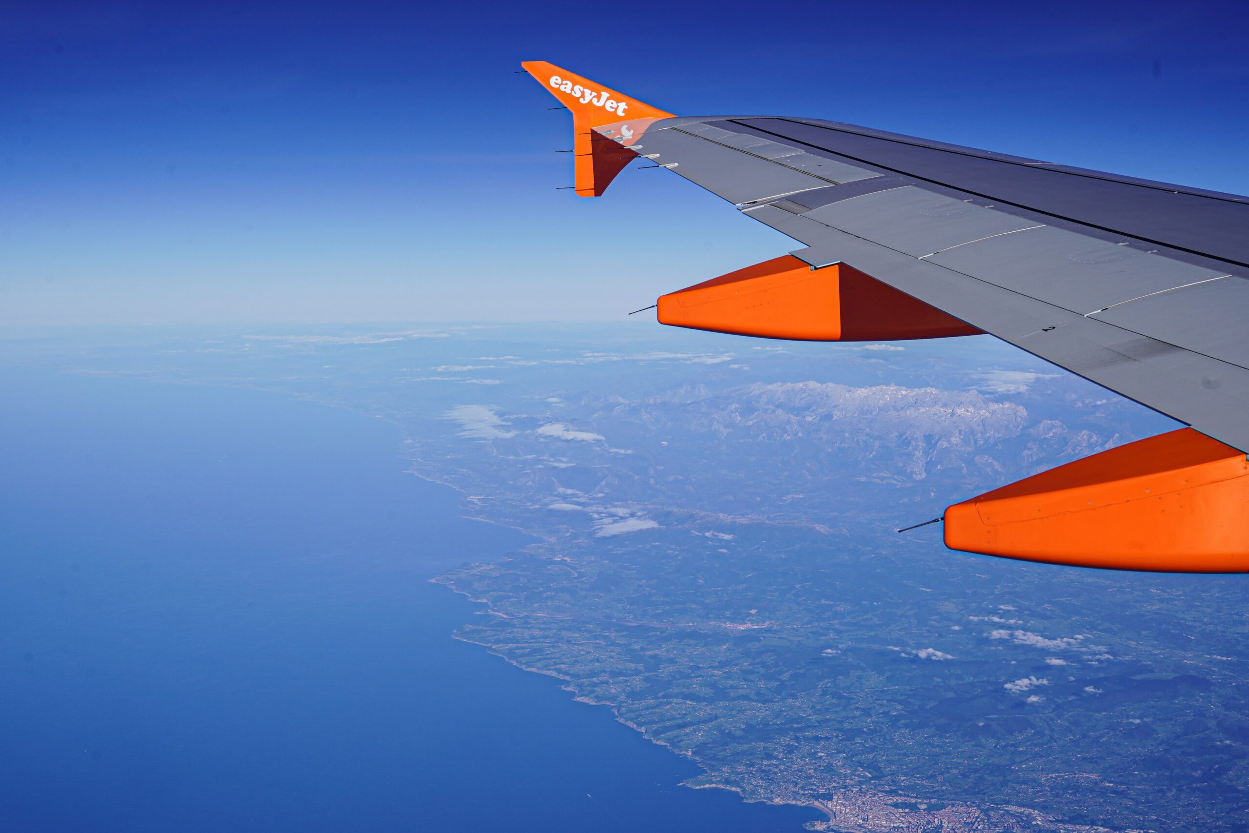 low cost airlines - easy jet in the sky